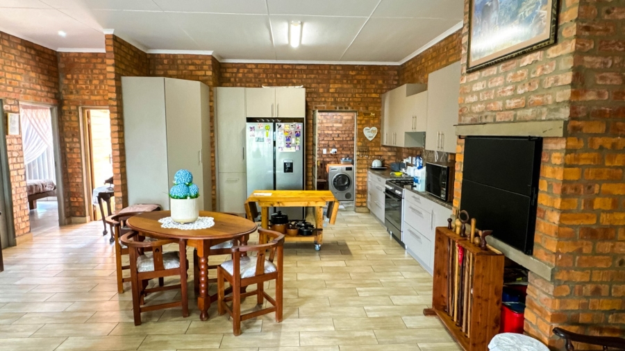 4 Bedroom Property for Sale in Fraaiuitsig Western Cape